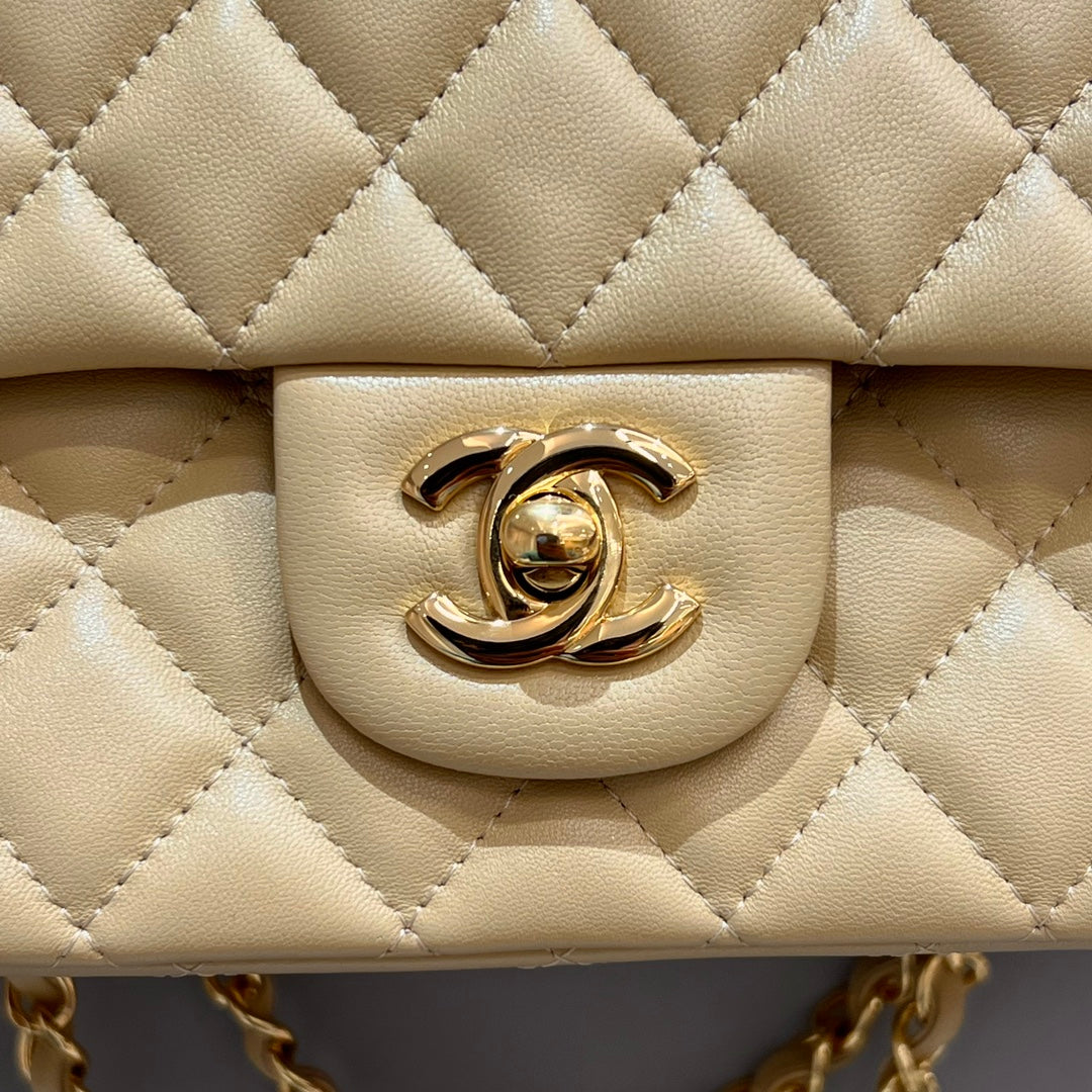 CH CLASSIC 11.12 HANDBAG 25.5 Lambskin Apricot