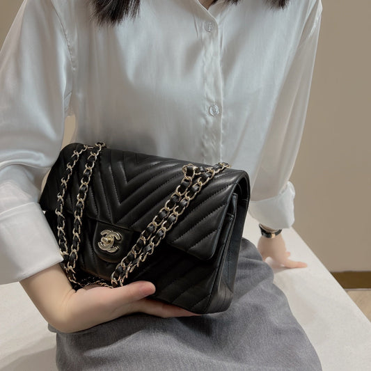 CH CLASSIC 11.12 HANDBAG 25.5 Lambskin V Pattern Black