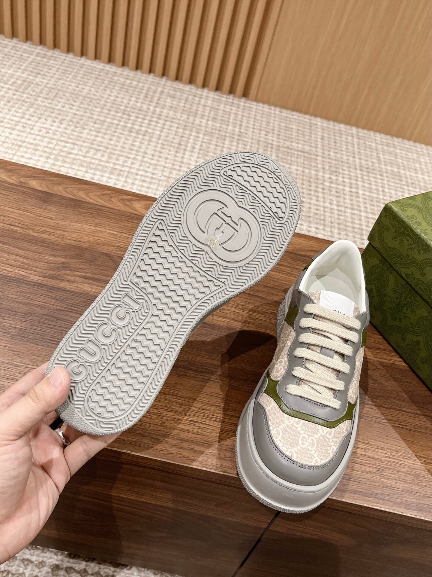 Couple's ๐๐ก๐ฎ๐ง๐ค๐ฒ latest biscuit shoes