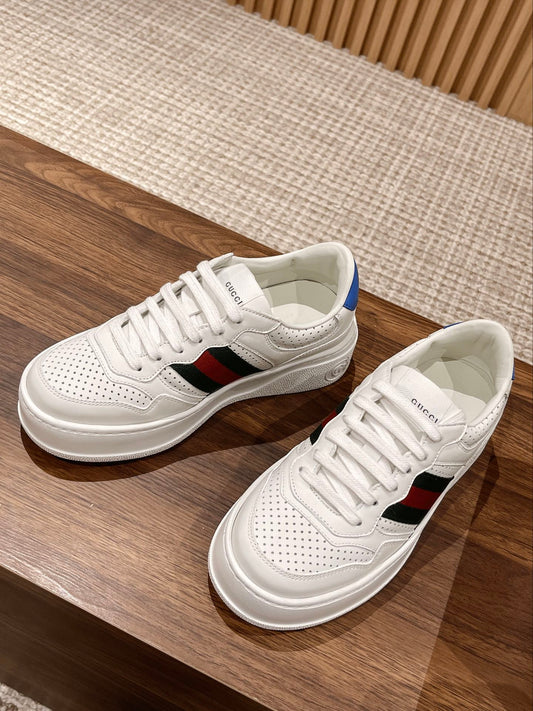 Couple's 𝐂𝐡𝐮𝐧𝐤𝐲 latest biscuit shoes