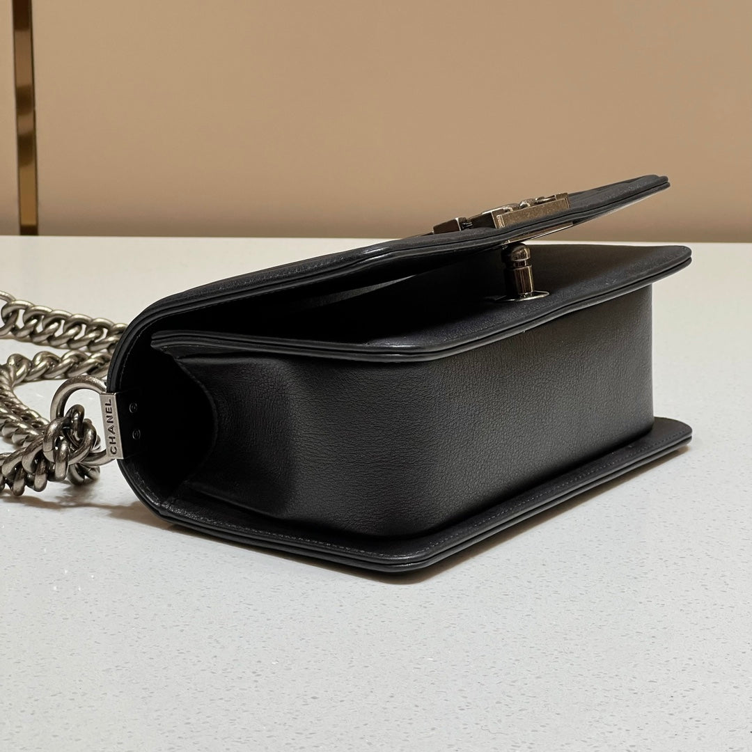 CH SMALL BOY HANDBAG 20 Calfskin V Pattern Black