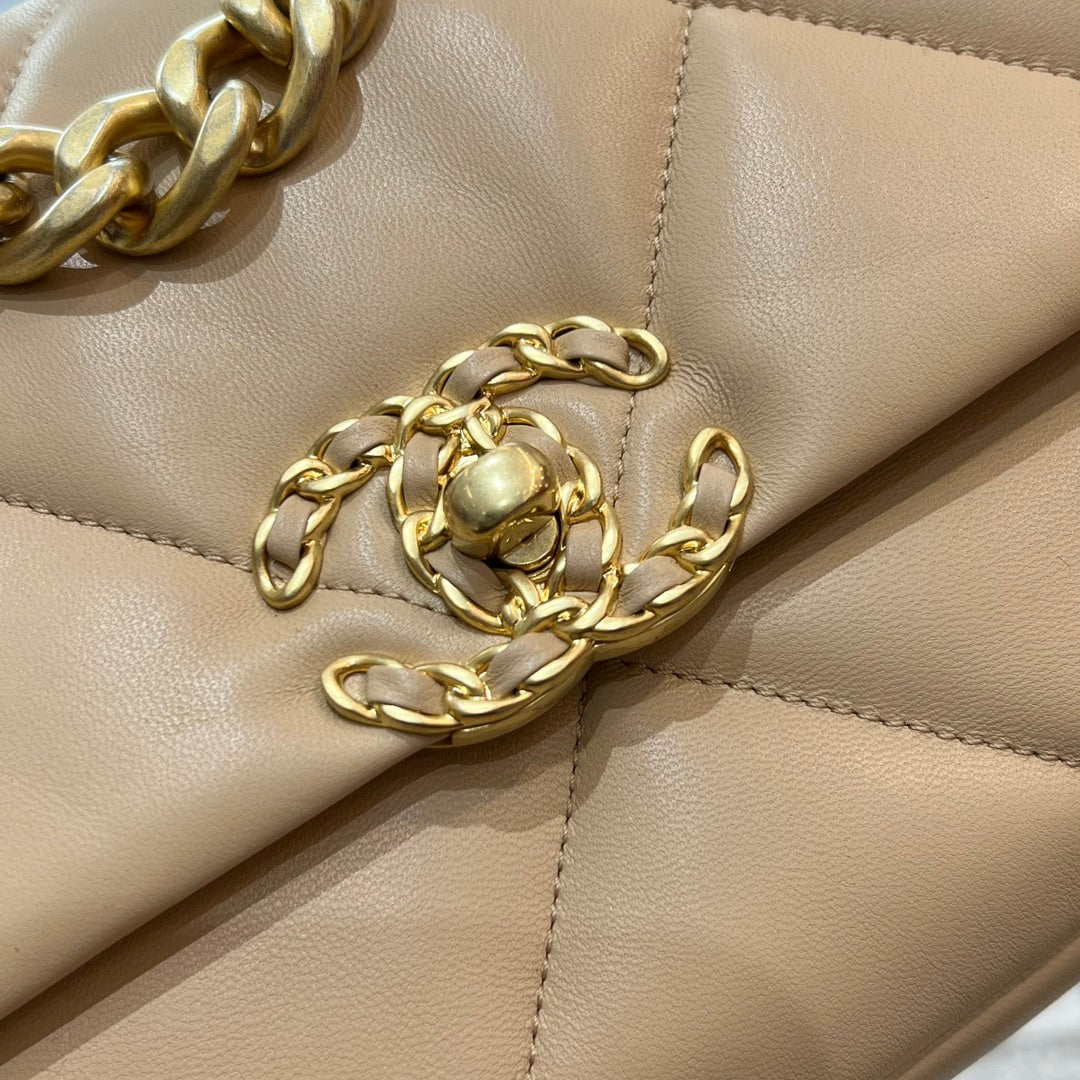 CH 19 HANDBAG 26 Lambskin Chicken Apricot