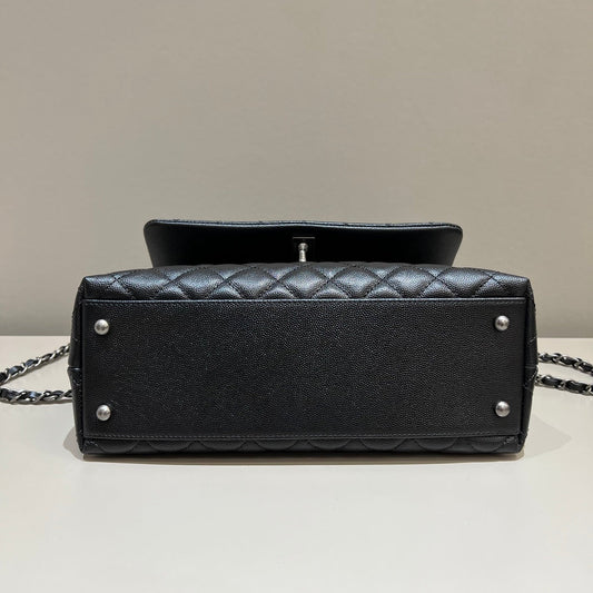 CH LARGE FLAP BAG WITH TOP HANDLE 29 Small Grained Calfskin Lizard Handle Black