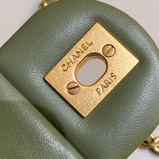 CH CF20 Golden Globe CLASSIC HANDBAG Lambskin Cuban Green