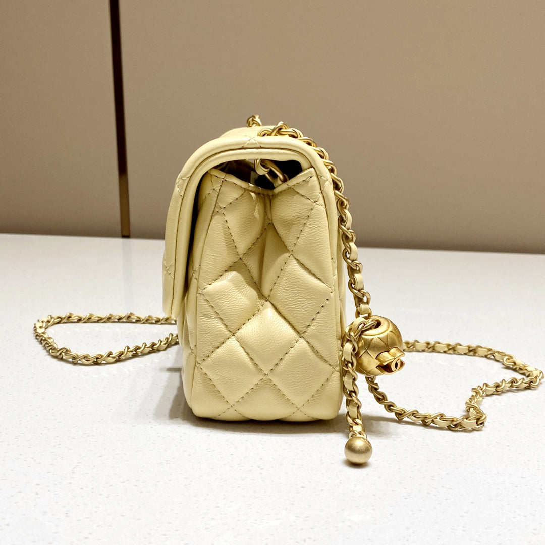 CH CF20 Golden Globe CLASSIC HANDBAG Lambskin Light yellow