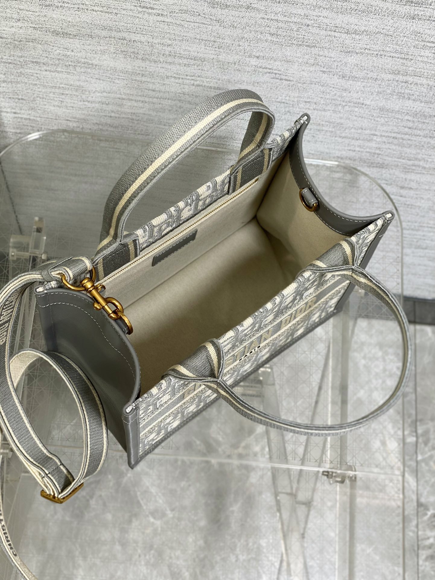 DO Medium Book Tote Gray Dior Oblique Embroidery and Calfskin