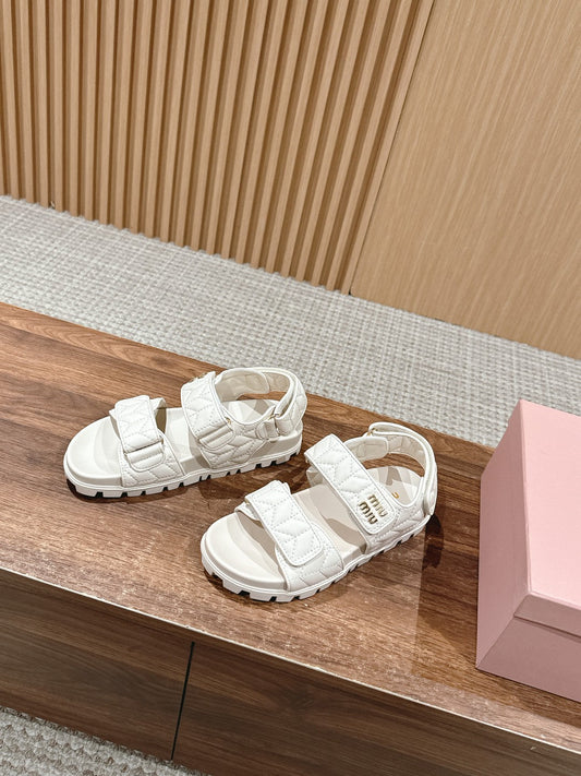 𝐌𝐈*𝐌𝐈* New sandals