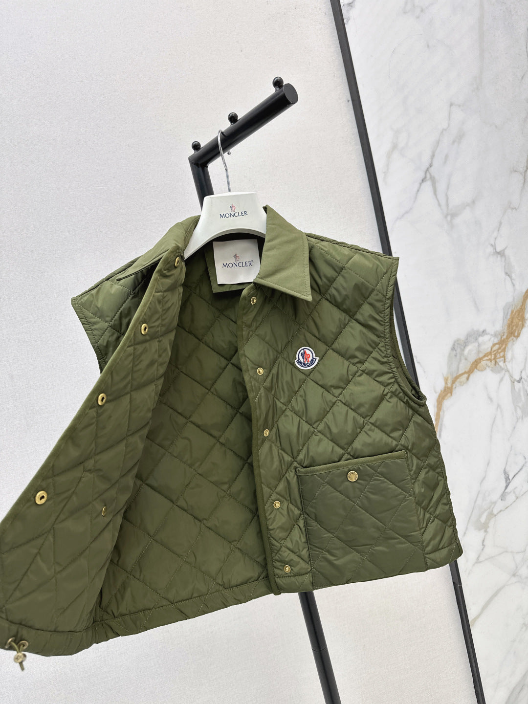 Monc New Diamond-patterned lightweight lapel padded vest