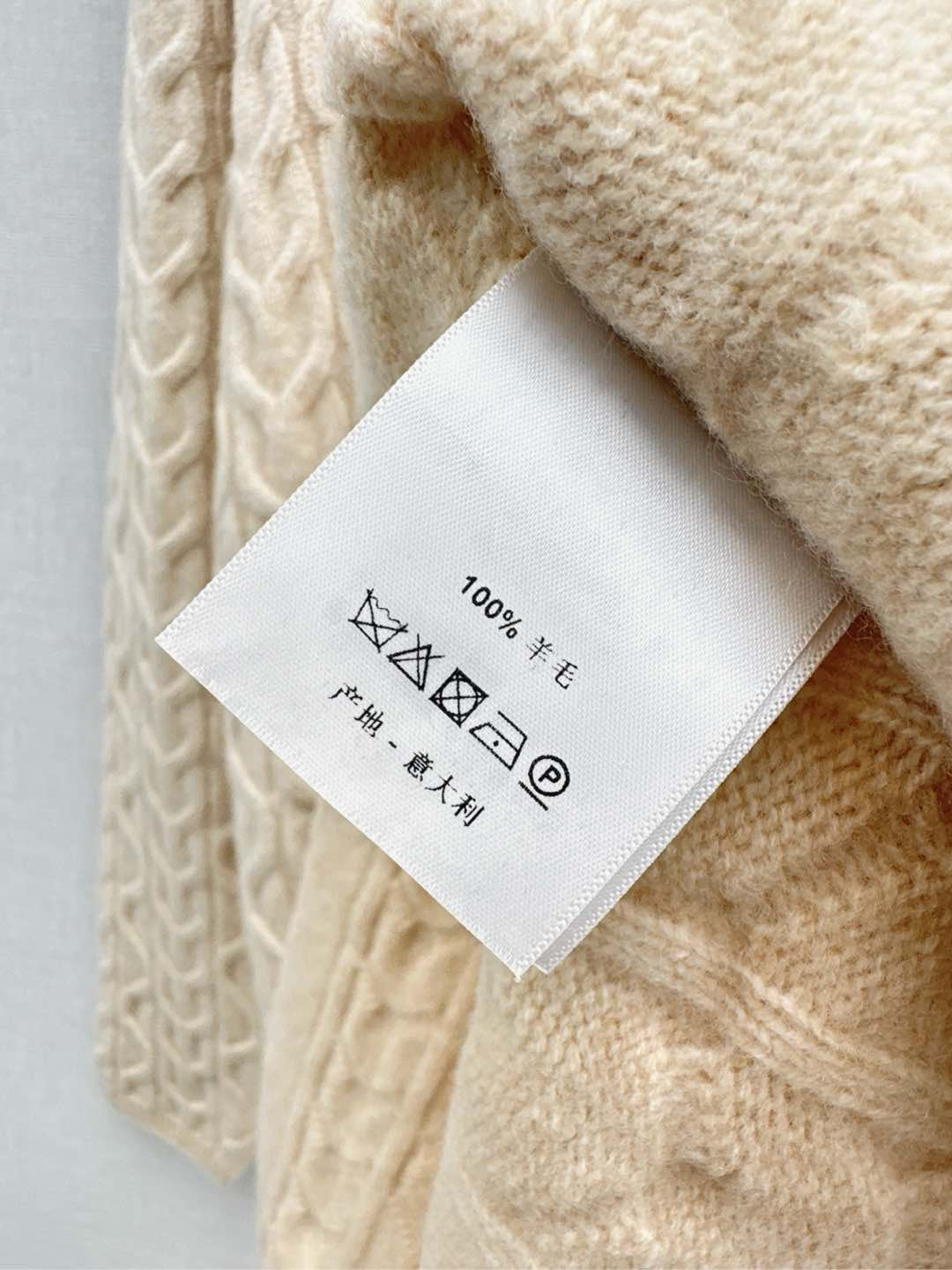 Herm NEW wool cardigan