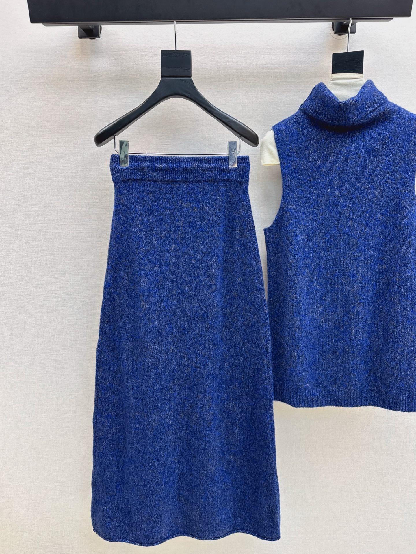 Loro NEW knitted suit