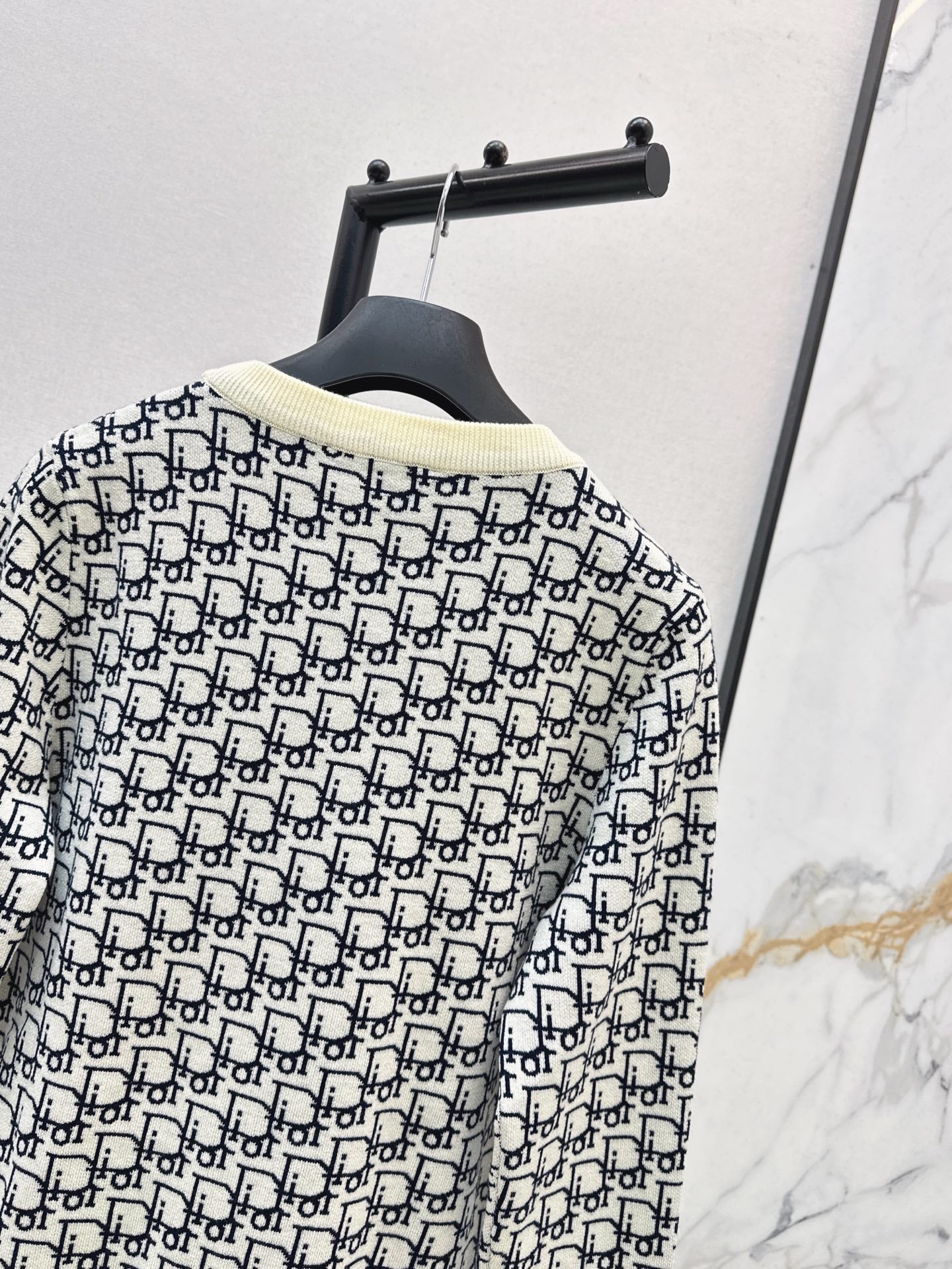 CD NEW V-neck cardigan