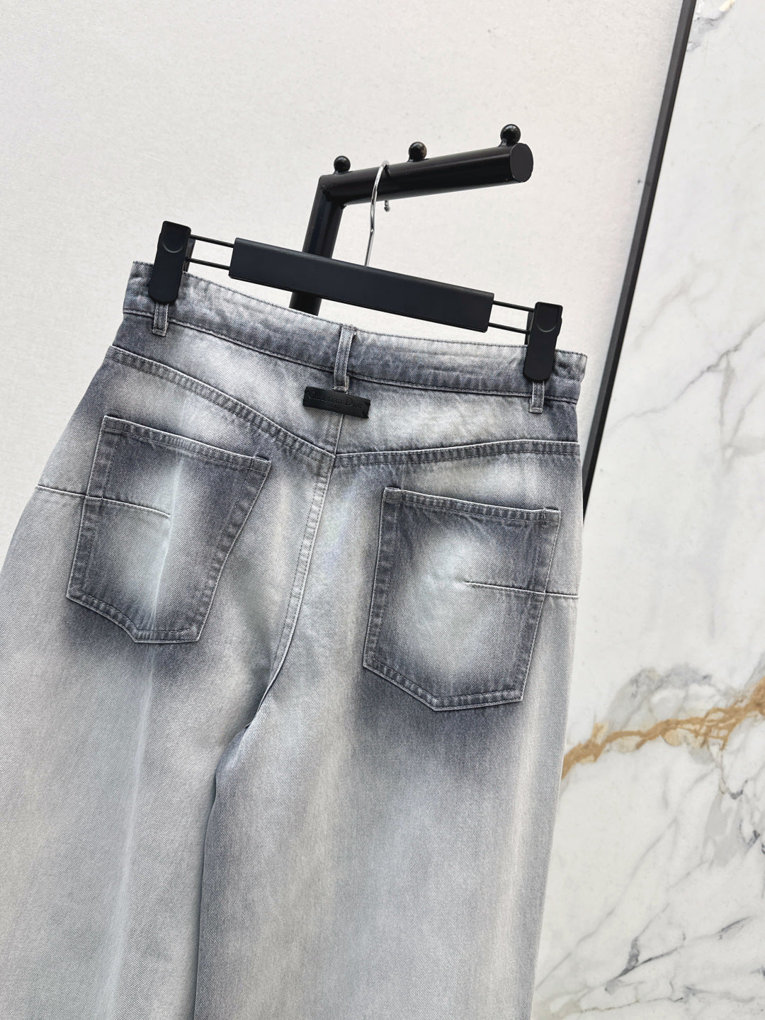 CD NEW Distressed and faded denim jeans