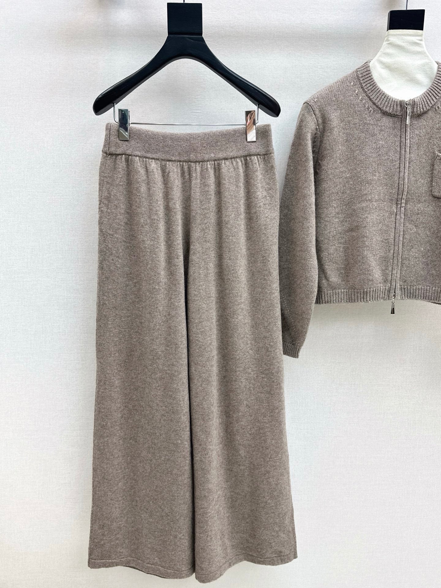 Loro NEW knitted suit