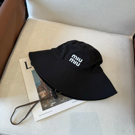 Miu New bucket hat
