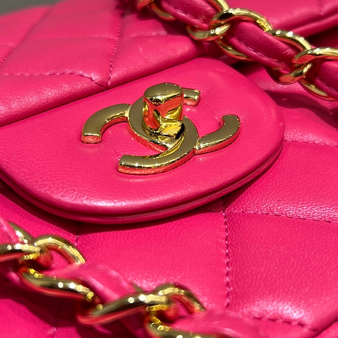 CH  LARGE CLASSIC HANDBAG 30 Lambskin Rose Red