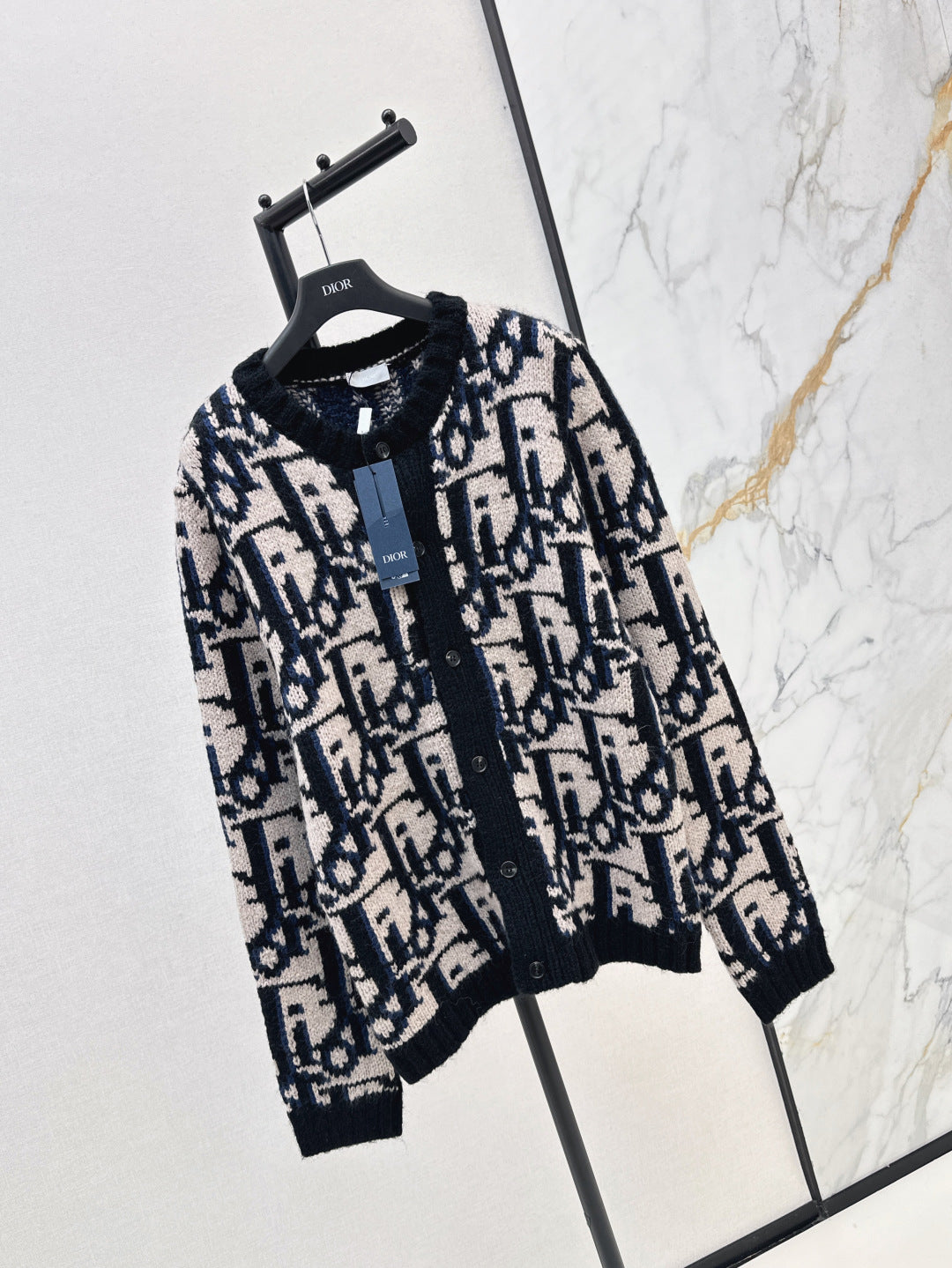 CD New knitted cardigan