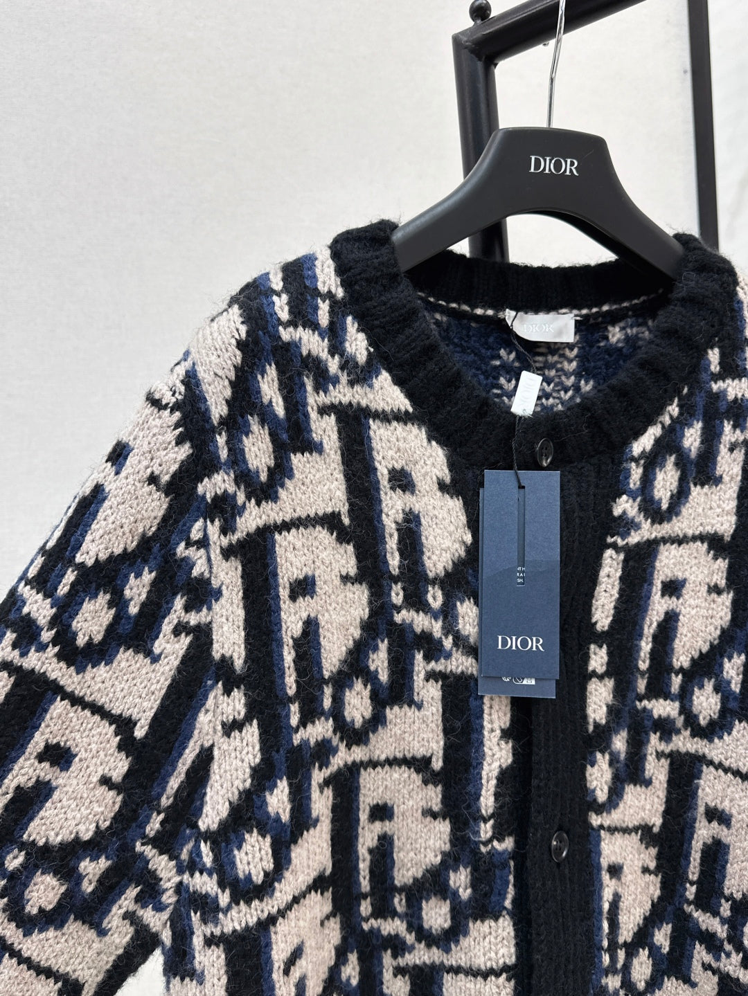 CD New knitted cardigan