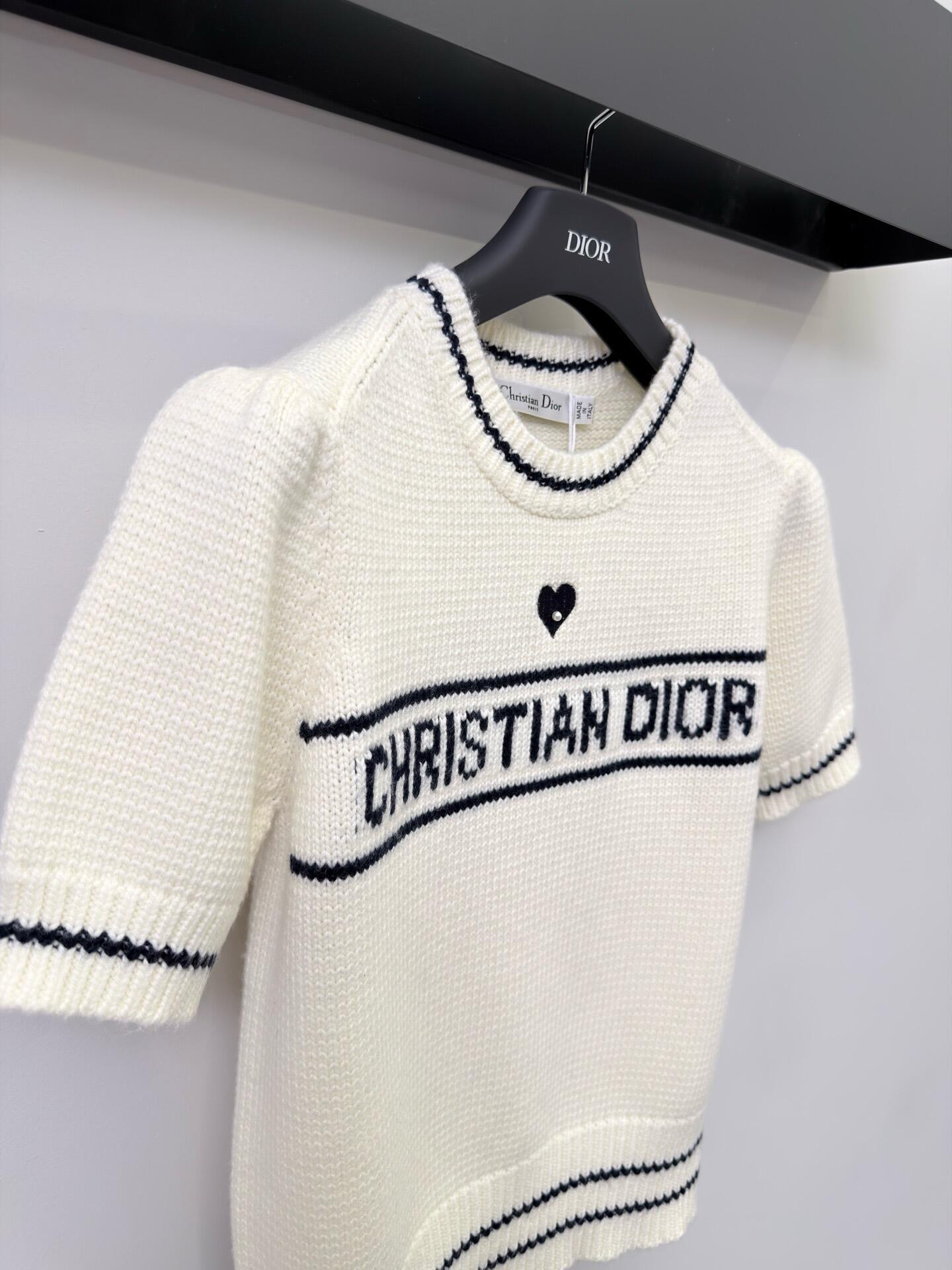 CD NEW love sign cashmere sweater