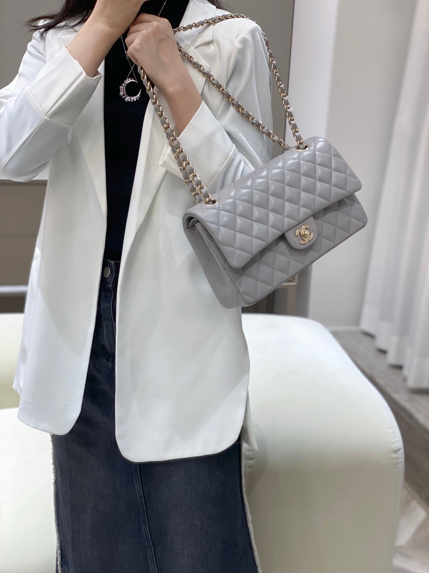 CH CLASSIC 11.12 HANDBAG 25.5 Lambskin Dove Gray