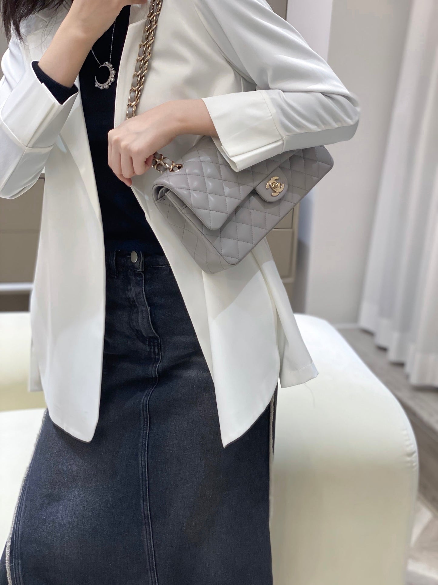 CH CLASSIC 11.12 HANDBAG 25.5 Lambskin Dove Gray