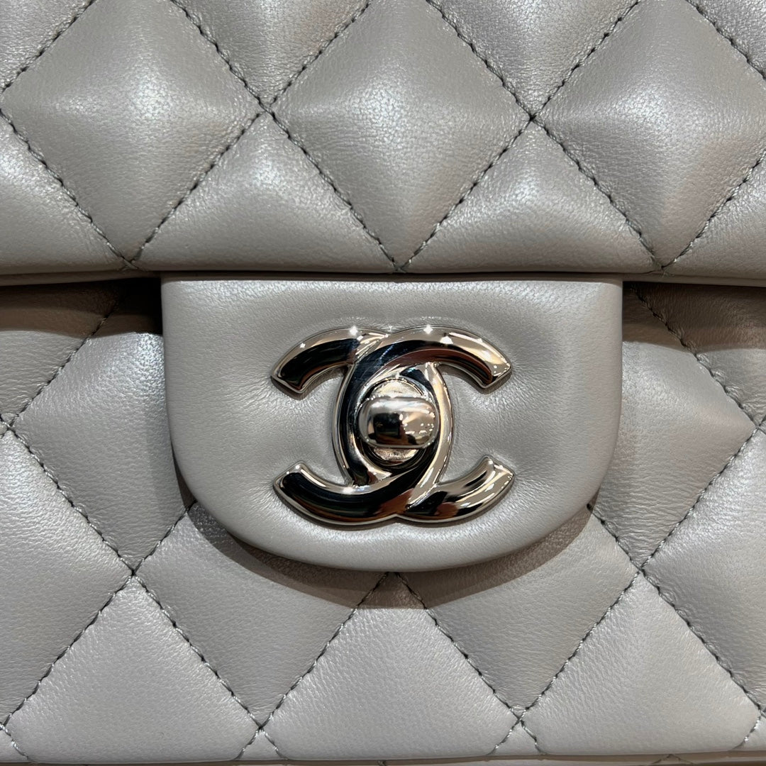 CH CLASSIC 11.12 HANDBAG 25.5 Lambskin Dove Gray