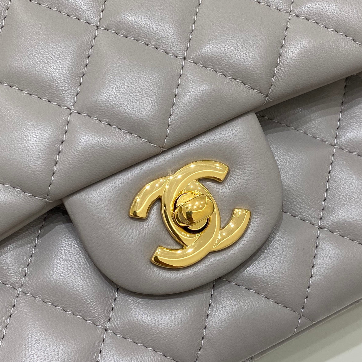 CH CLASSIC 11.12 HANDBAG 25.5 Lambskin Dove Gray