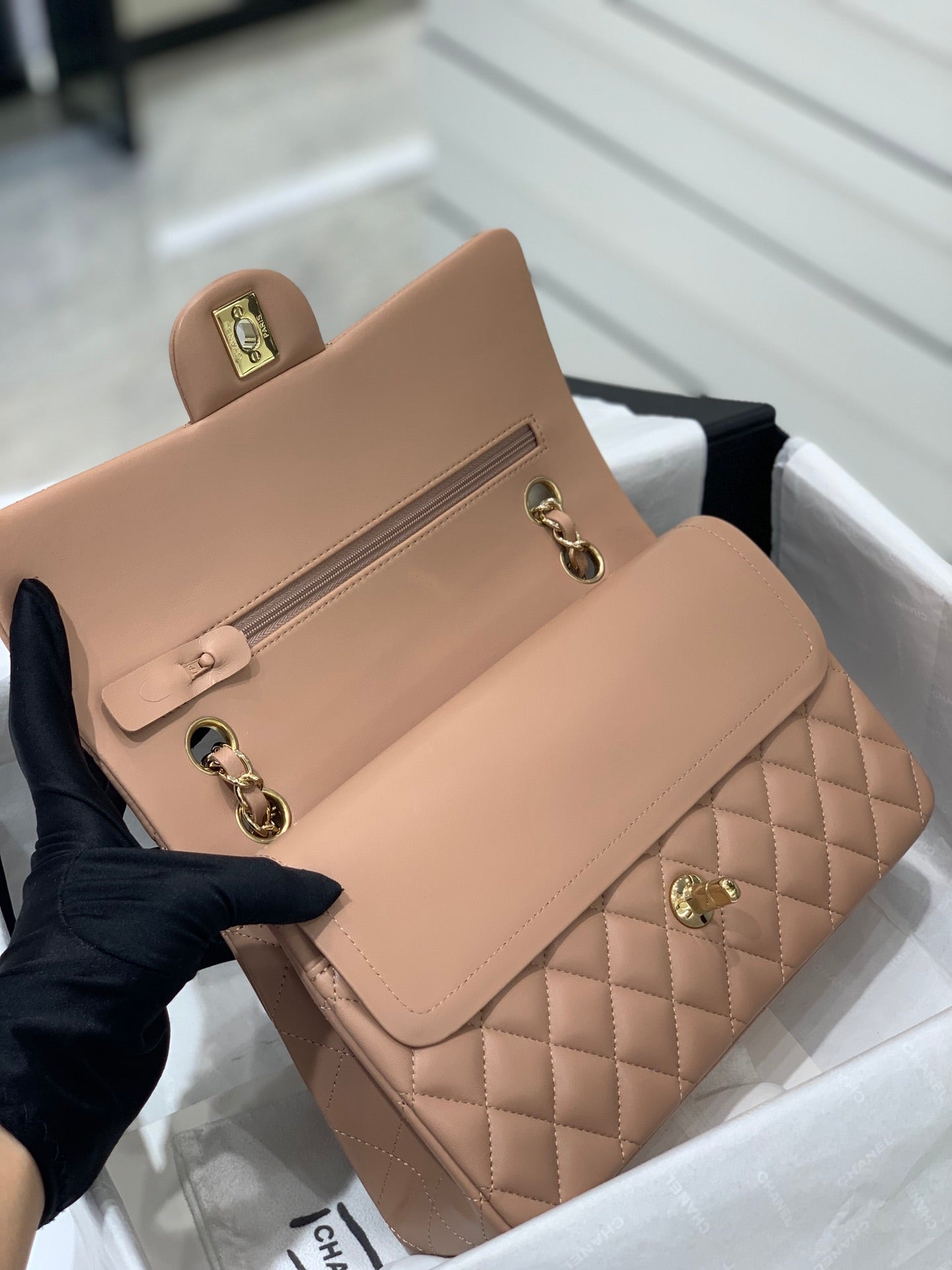 CH CLASSIC 11.12 HANDBAG