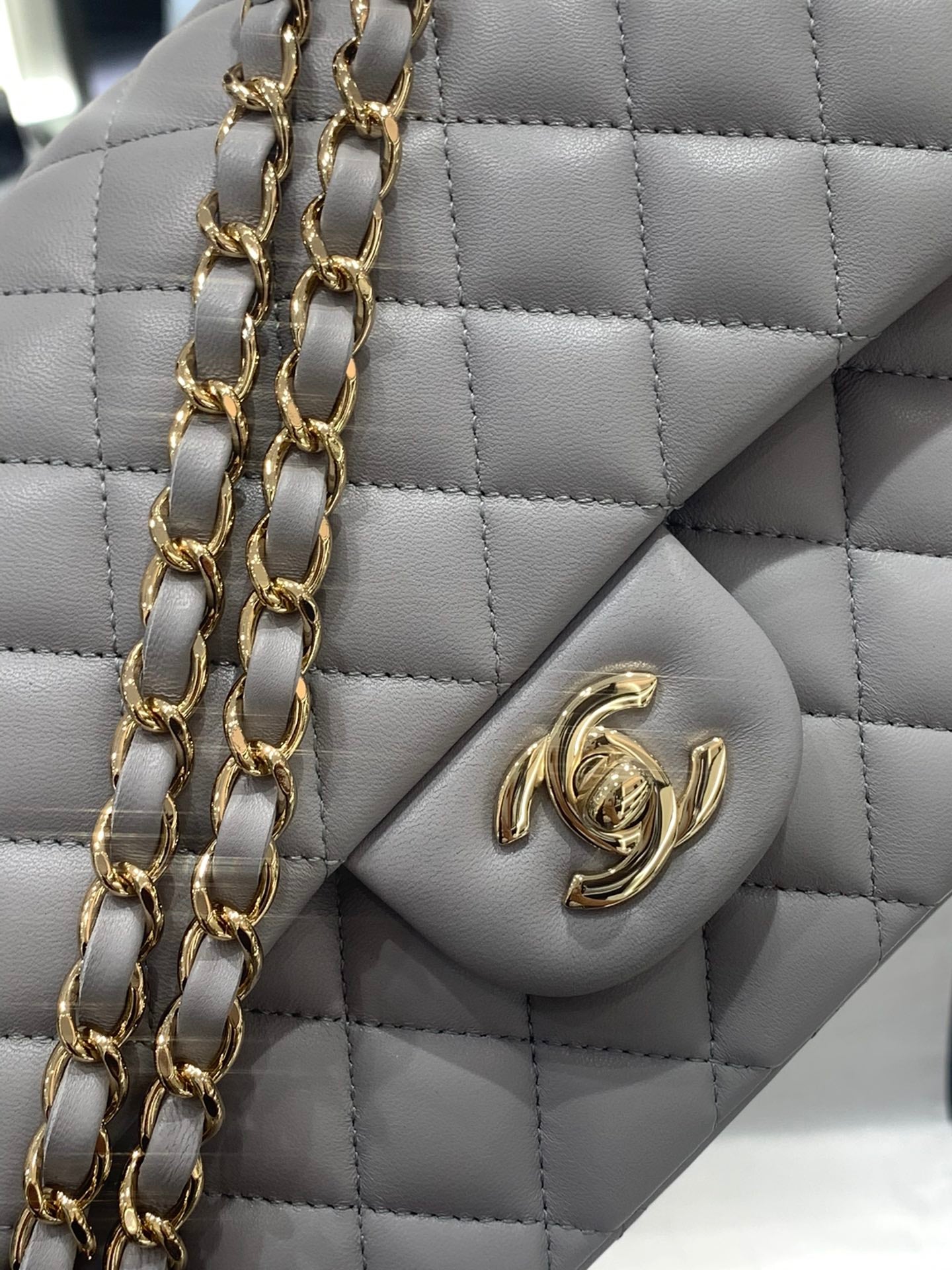 CH CLASSIC 11.12 HANDBAG