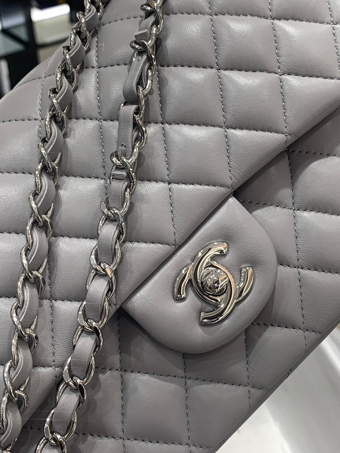 CH CLASSIC 11.12 HANDBAG