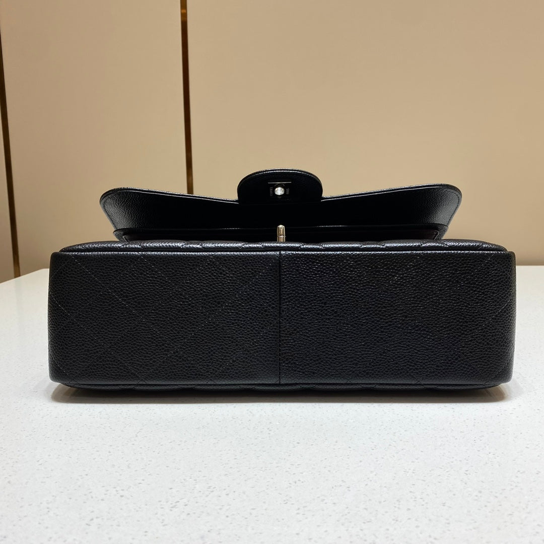 CH  LARGE CLASSIC HANDBAG 30 Grained Calfskin Black