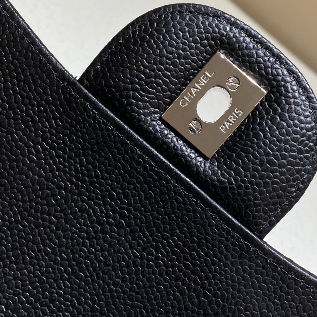 CH  LARGE CLASSIC HANDBAG 30 Grained Calfskin Black