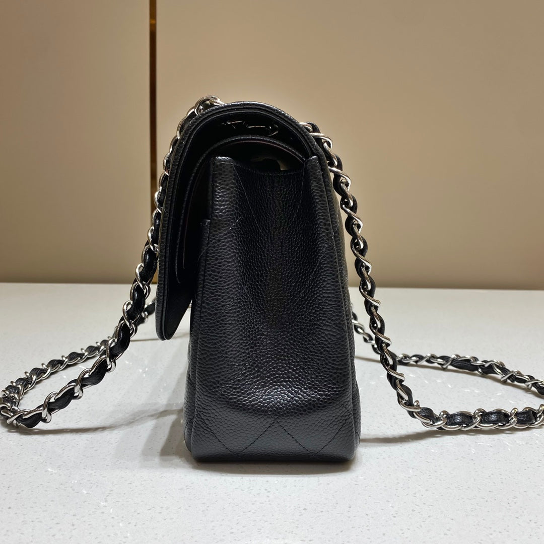 CH  LARGE CLASSIC HANDBAG 30 Grained Calfskin Black
