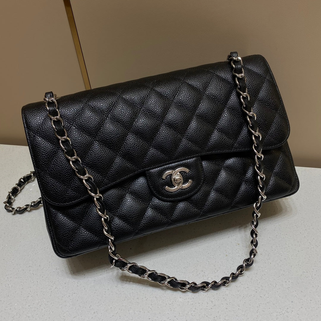 CH  LARGE CLASSIC HANDBAG 30 Grained Calfskin Black