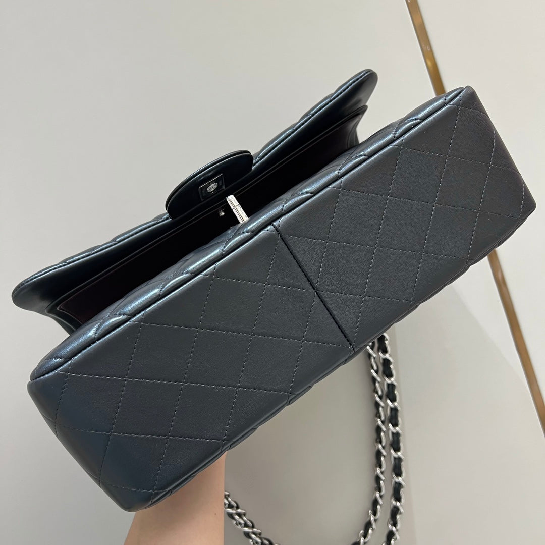 CH  LARGE CLASSIC HANDBAG 30 Lambskin Black