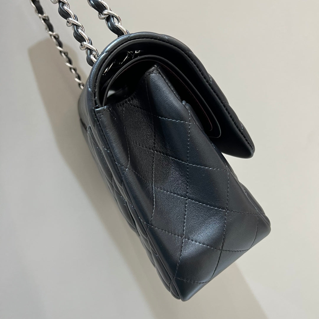 CH  LARGE CLASSIC HANDBAG 30 Lambskin Black