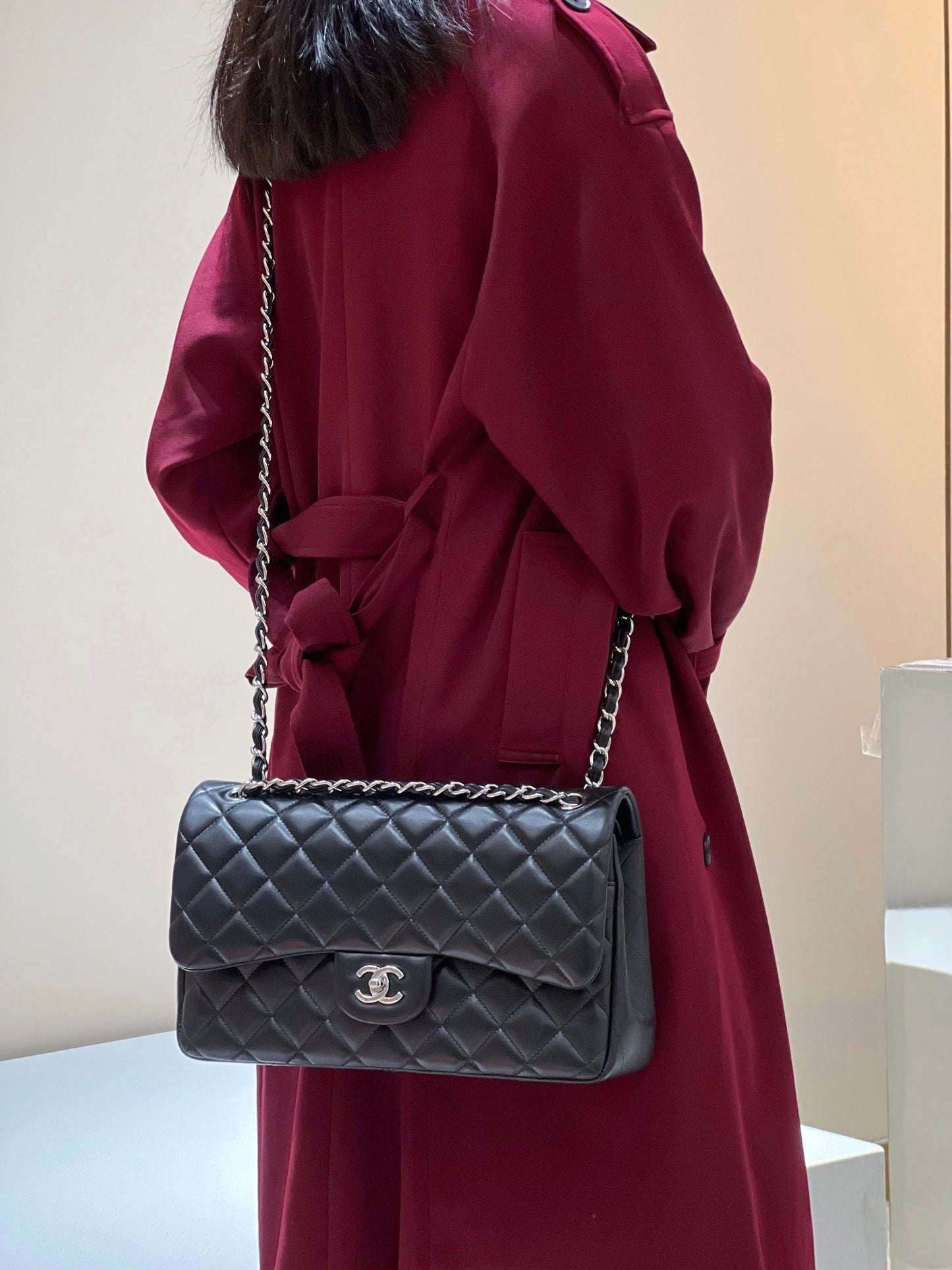 CH  LARGE CLASSIC HANDBAG 30 Lambskin Black