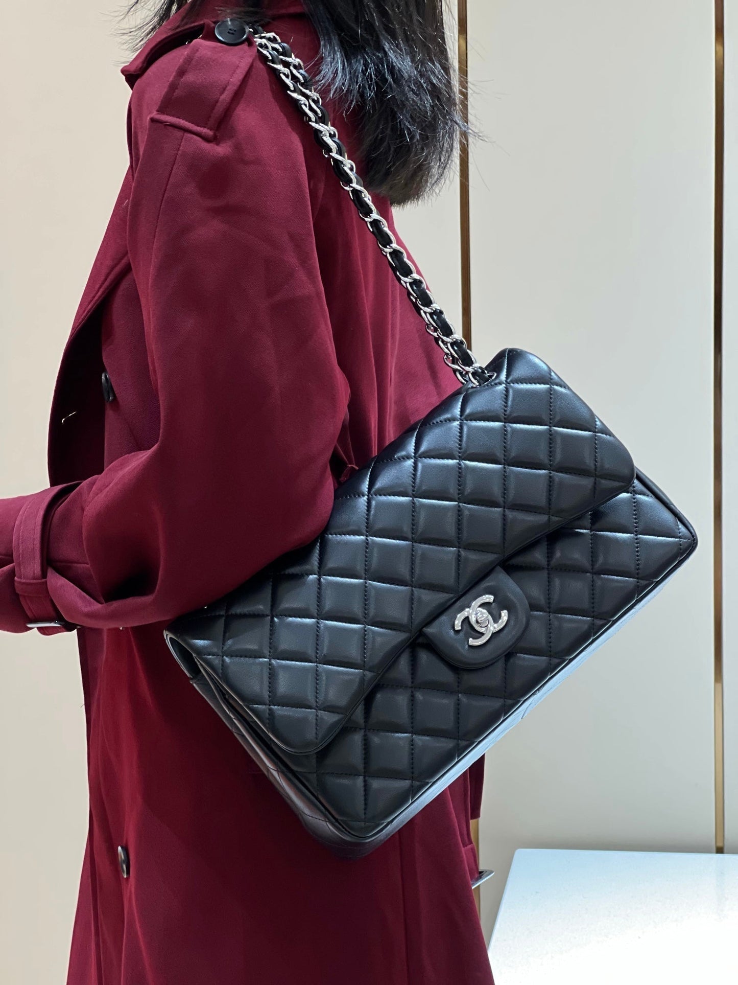 CH  LARGE CLASSIC HANDBAG 30 Lambskin Black