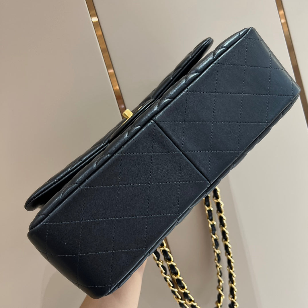 CH  LARGE CLASSIC HANDBAG 30 Lambskin Black