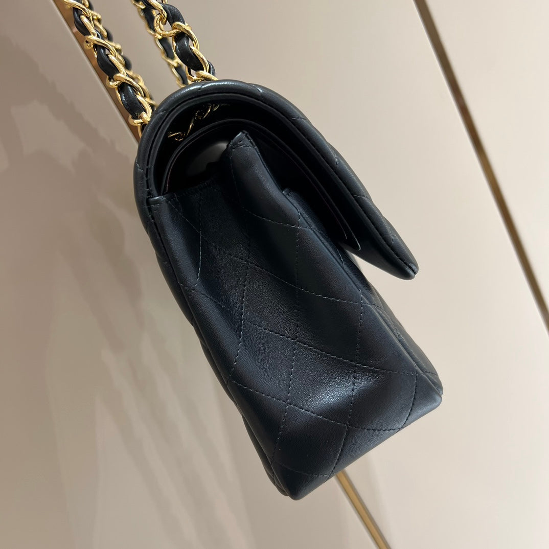 CH  LARGE CLASSIC HANDBAG 30 Lambskin Black