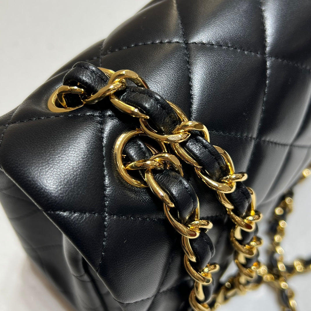 CH  LARGE CLASSIC HANDBAG 30 Lambskin Black