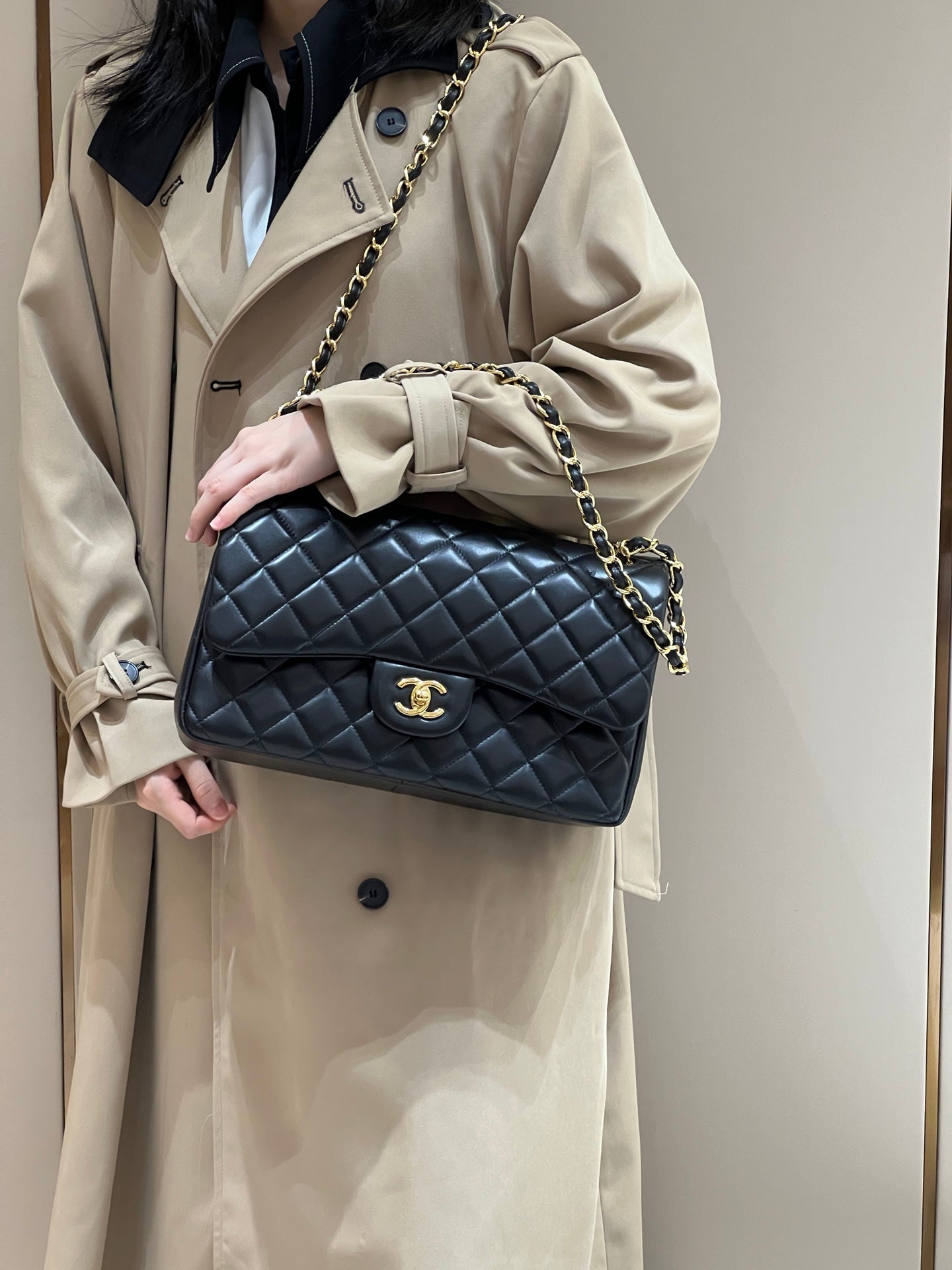 CH  LARGE CLASSIC HANDBAG 30 Lambskin Black