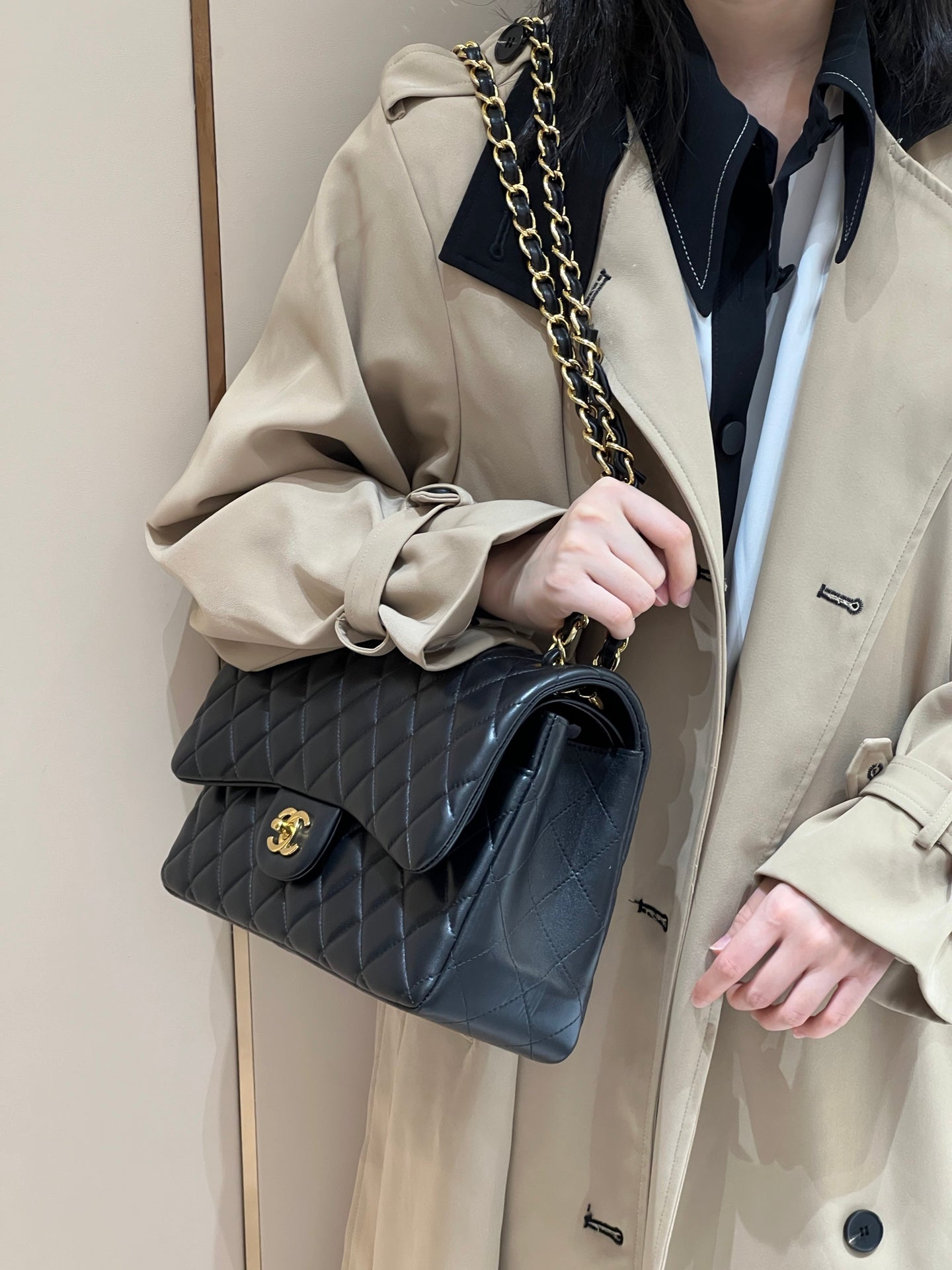 CH  LARGE CLASSIC HANDBAG 30 Lambskin Black