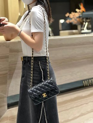 CH MINI CLASSIC HANDBAG 20 Lambskin Black