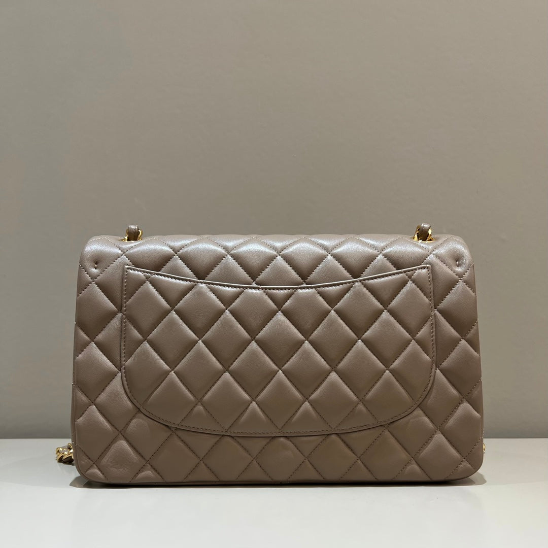 CH  LARGE CLASSIC HANDBAG 30 Lambskin Turtledove Gray