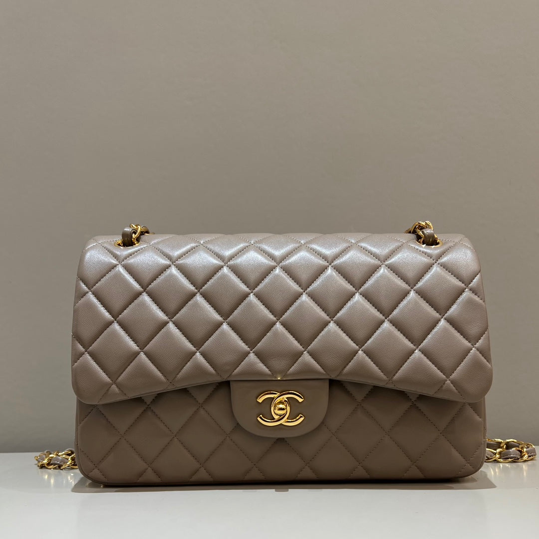 CH  LARGE CLASSIC HANDBAG 30 Lambskin Turtledove Gray