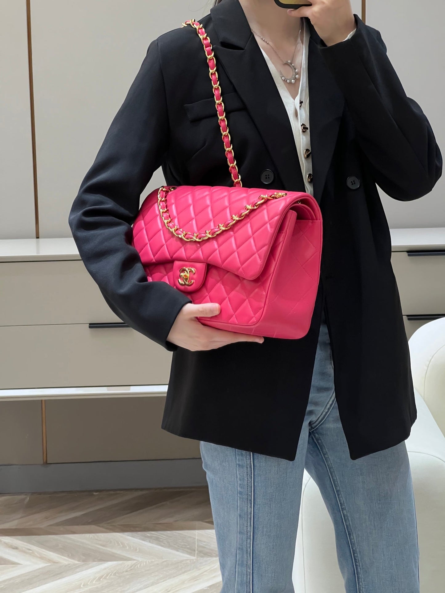 CH  LARGE CLASSIC HANDBAG 30 Lambskin Rose Red