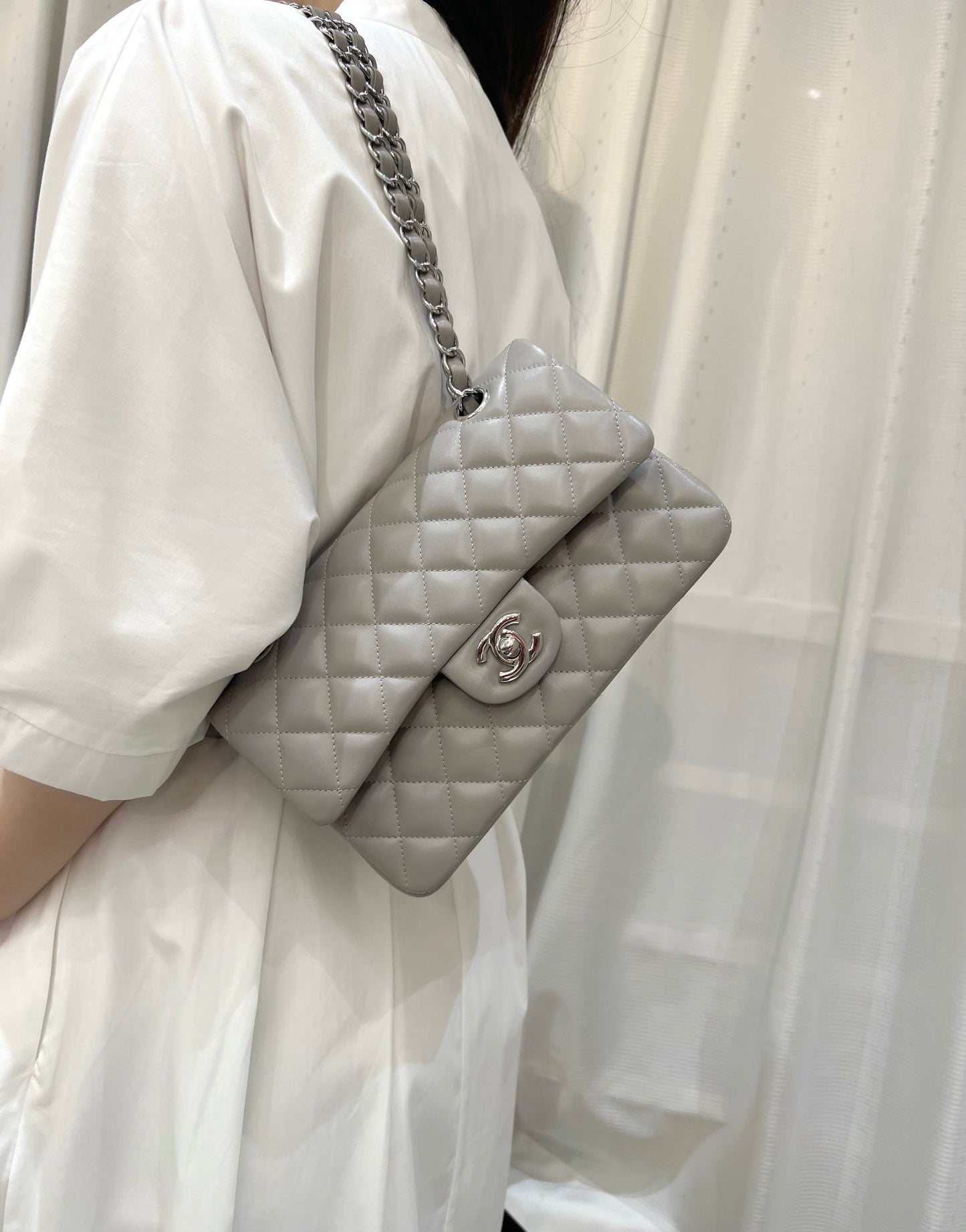 CH  SMALL CLASSIC HANDBAG 23 Lambskin Dove Gray