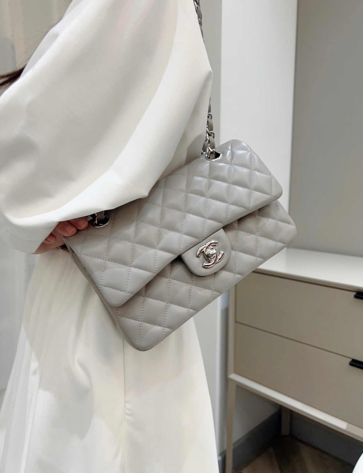 CH  SMALL CLASSIC HANDBAG 23 Lambskin Dove Gray