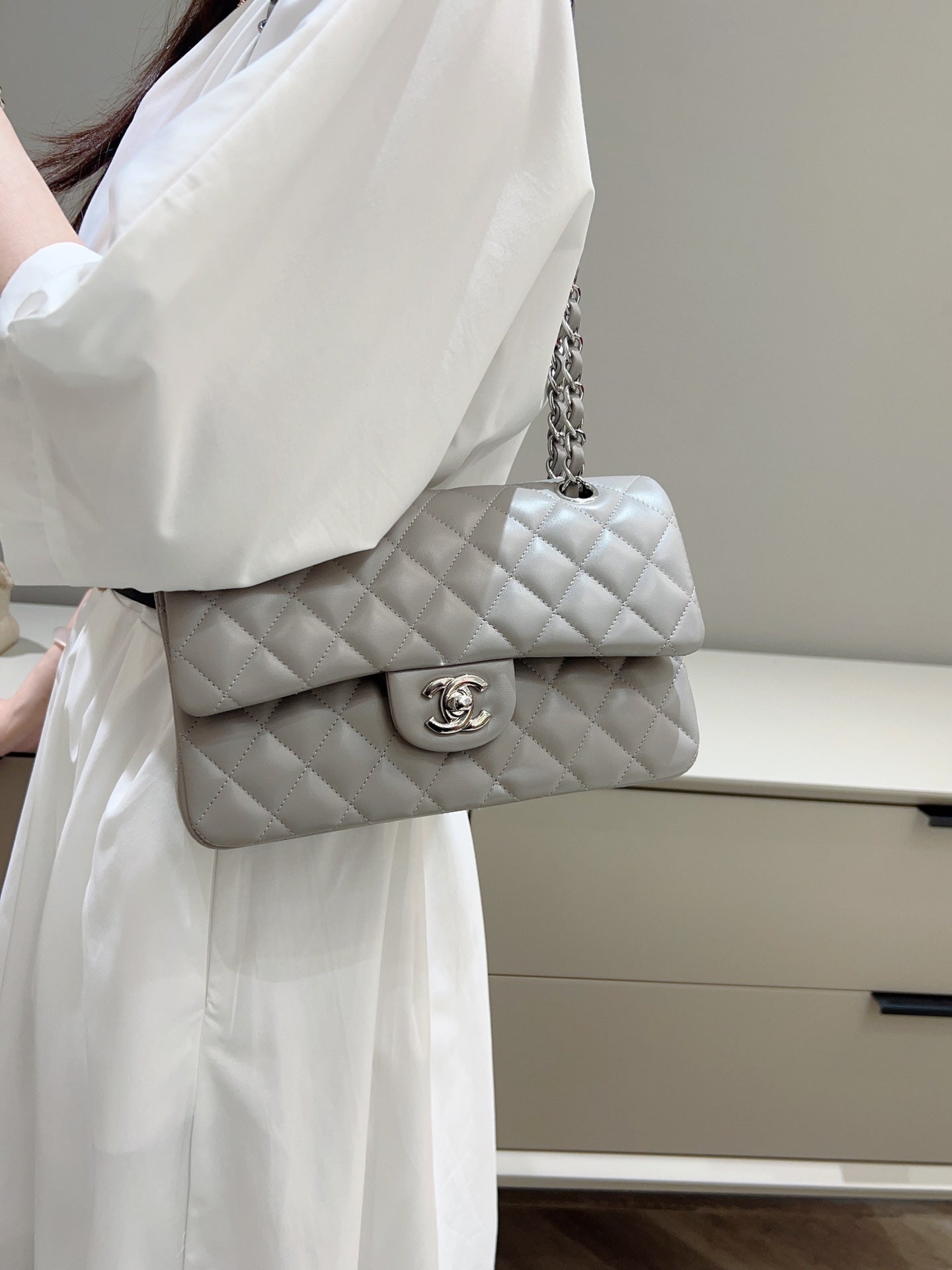 CH  SMALL CLASSIC HANDBAG 23 Lambskin Dove Gray