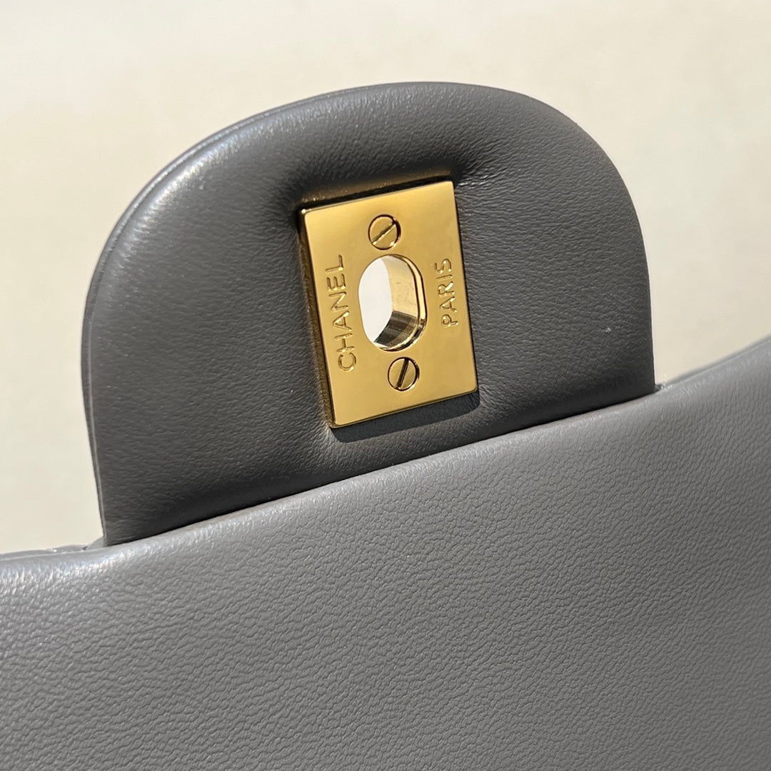 CH LARGE CLASSIC HANDBAG 30 Lambskin High-grade Gray